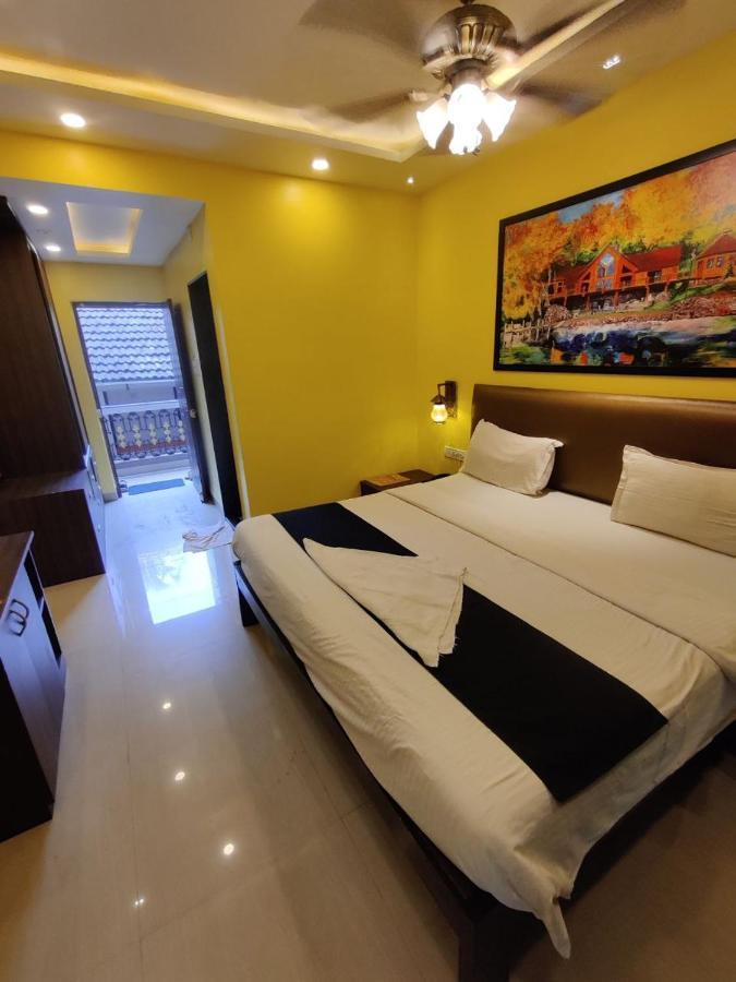 Adam'S Beach Resort By Banda Trips Baga Buitenkant foto