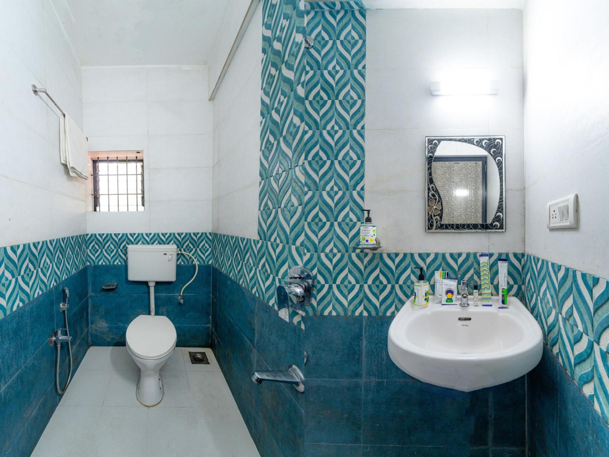 Adam'S Beach Resort By Banda Trips Baga Buitenkant foto